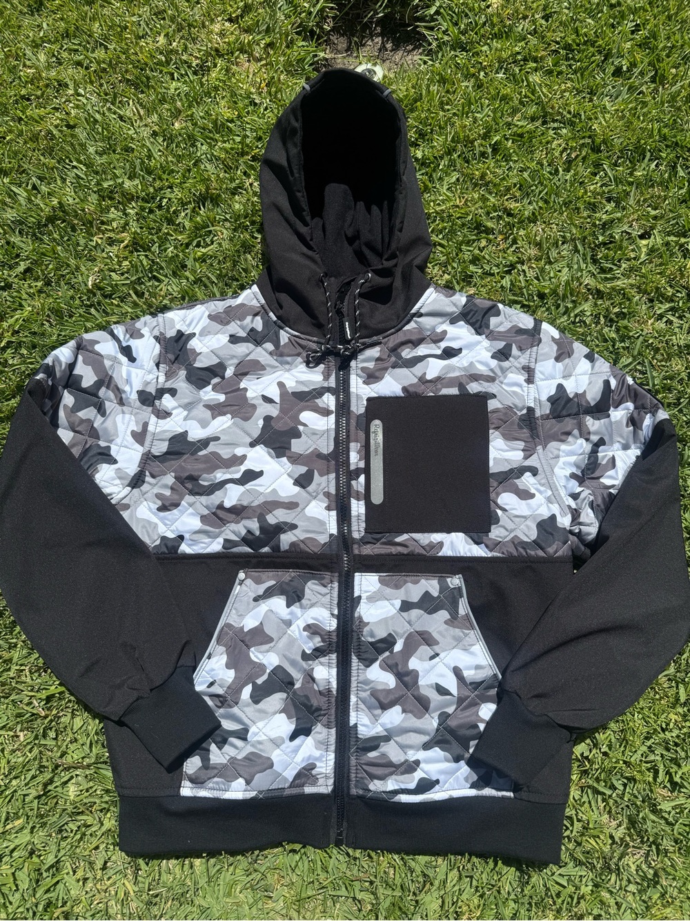 Men’s RefrigiWear Jacket Black Gray Camo Hooded Quilted And Insulated 8725RLarge